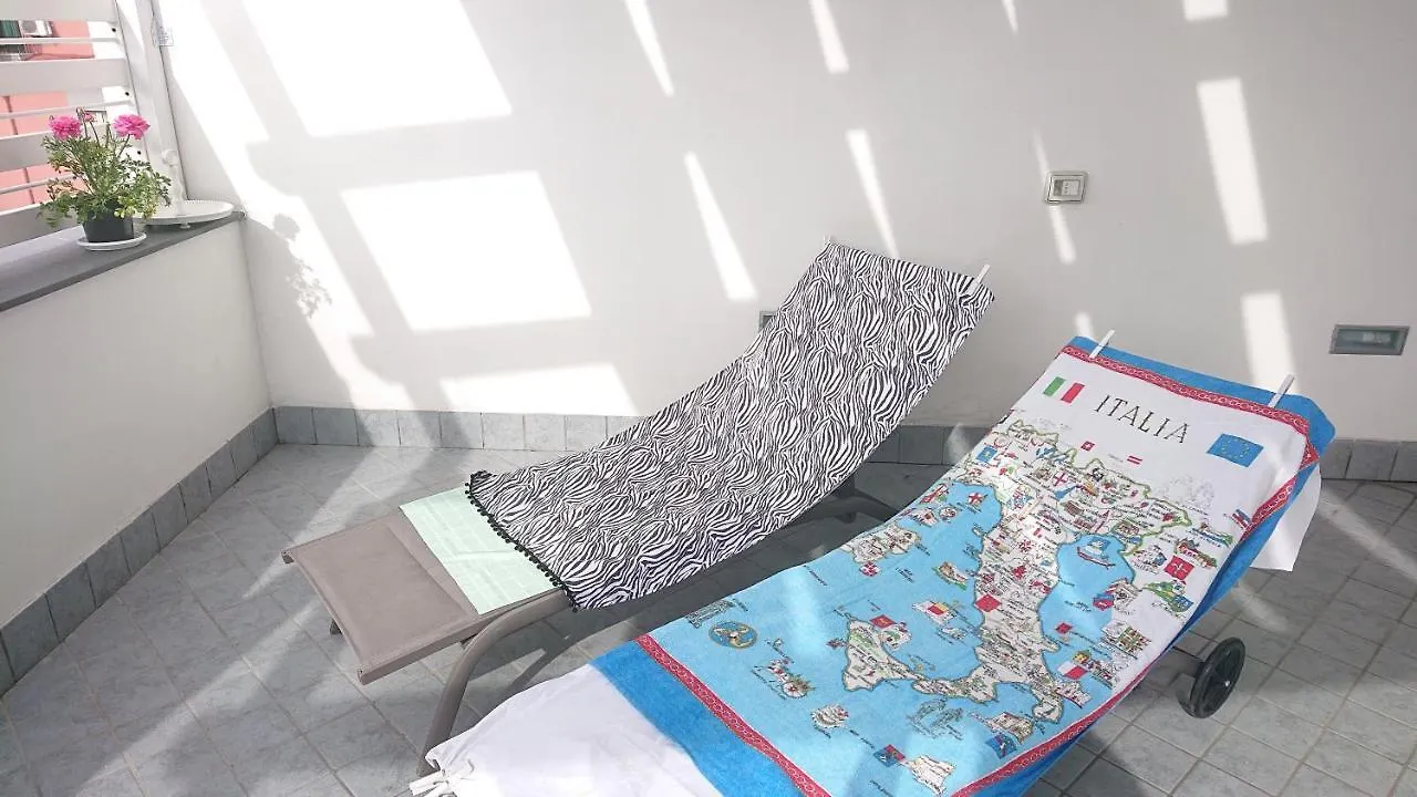 Appartamento Sky-Terrace In Central Station, 3 Bedrooms Napoli