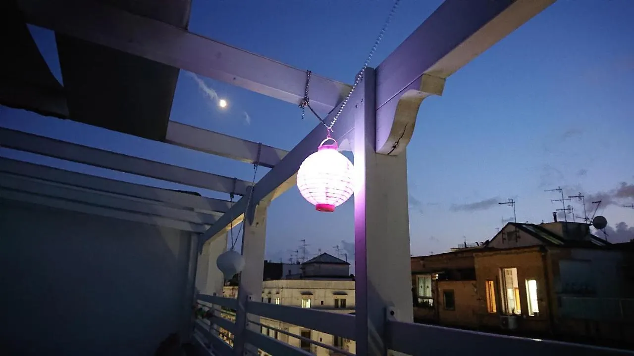Sky-Terrace In Central Station, 3 Bedrooms Napoli