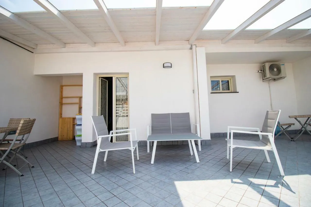 Sky-Terrace In Central Station, 3 Bedrooms Napoli 0*,  Italia