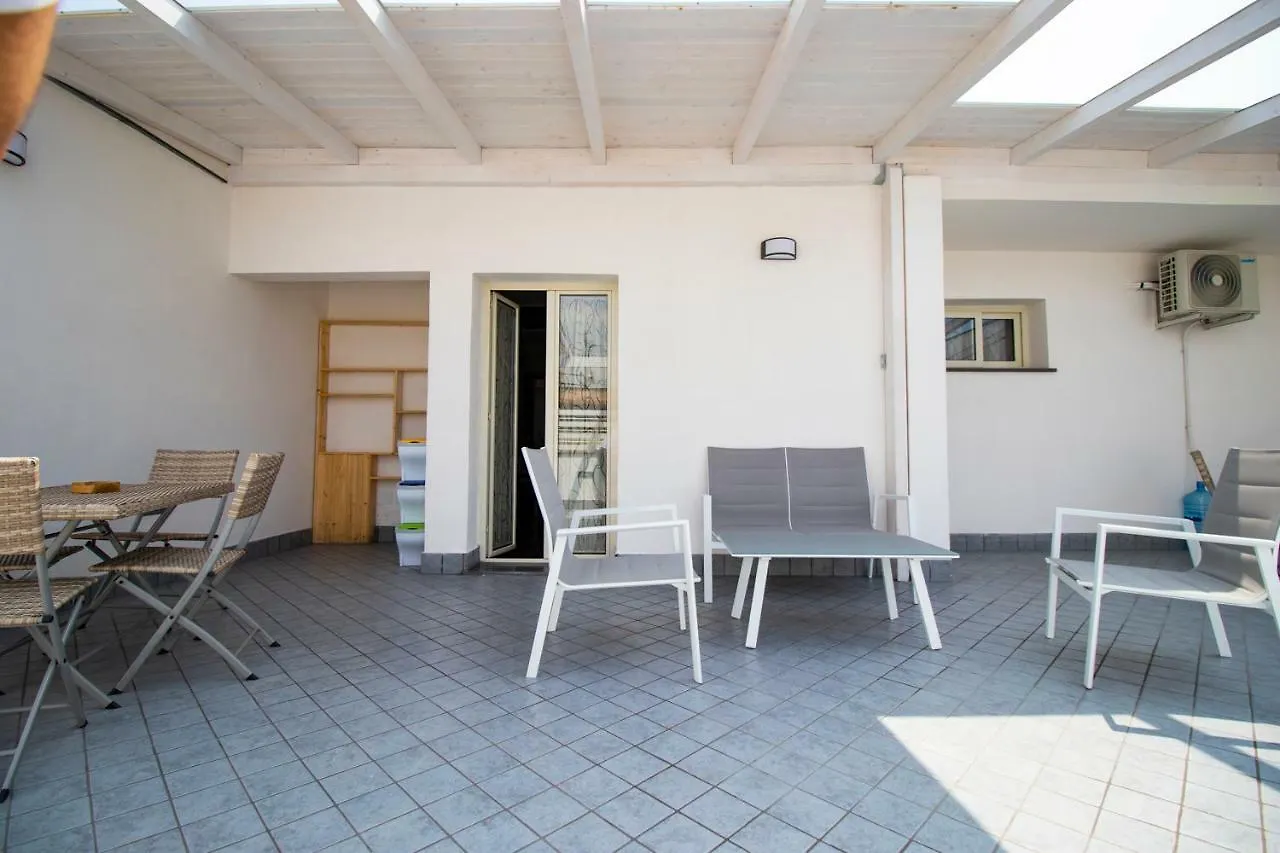 Sky-Terrace In Central Station, 3 Bedrooms Napoli Appartamento