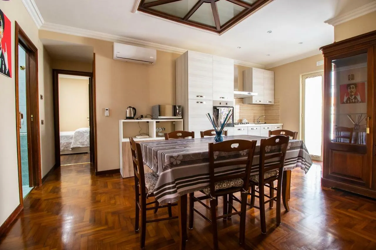 Sky-Terrace In Central Station, 3 Bedrooms Naples